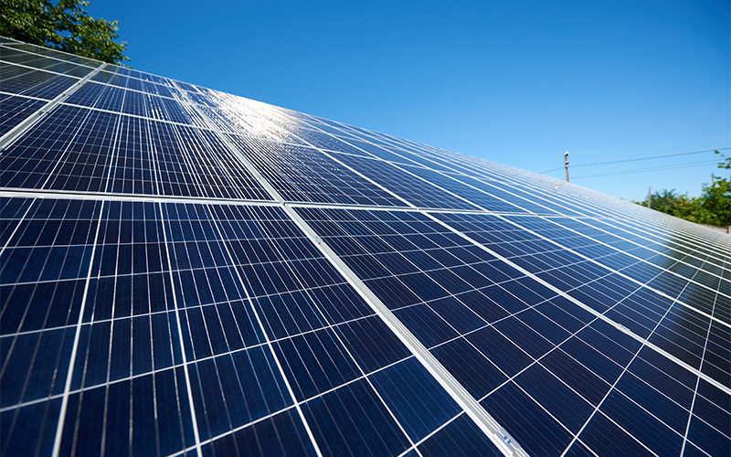 Photovoltaïque : un plan pour déployer des panneaux solaires sur les friches